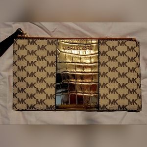 Michael Kors wristlet
